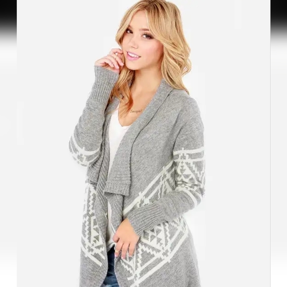 Vici Women's Gray and White Aztec Print Drape Collar Waterfall Cardigan S